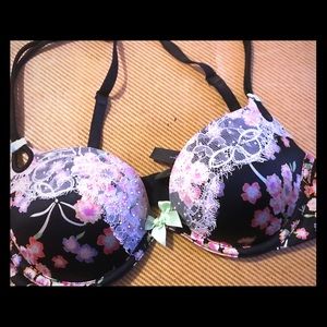 Victoria’s Secret plunge push up bra 32C